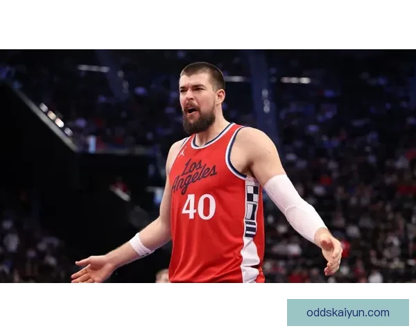 头被打肿也不算犯规祖巴茨回应裁判空接判罚记牢抡肘规则